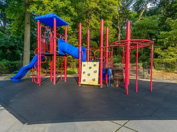 90-50 Union Turnpike image 23 of 23