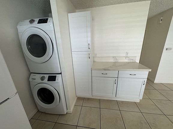 4th image of 4945 Narragansett Ave #1