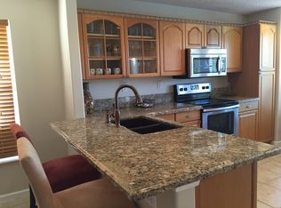 5022 Prairie Dunes Village Cir, Lake Worth, FL 33463