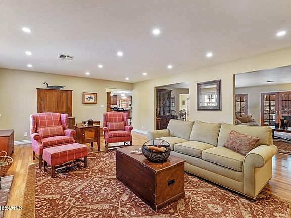 4th image of 1030 La Rue Ave