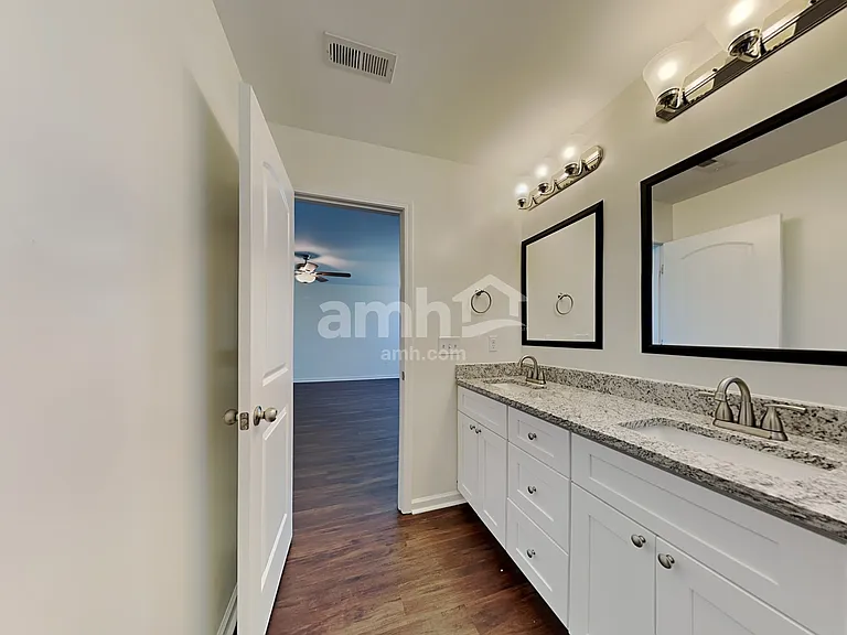 4335 Lochurst Dr — Photo 13