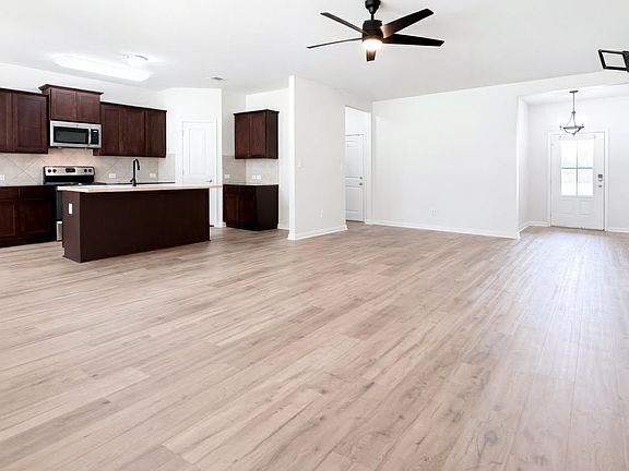 3rd image of 10777 Dodger Dr