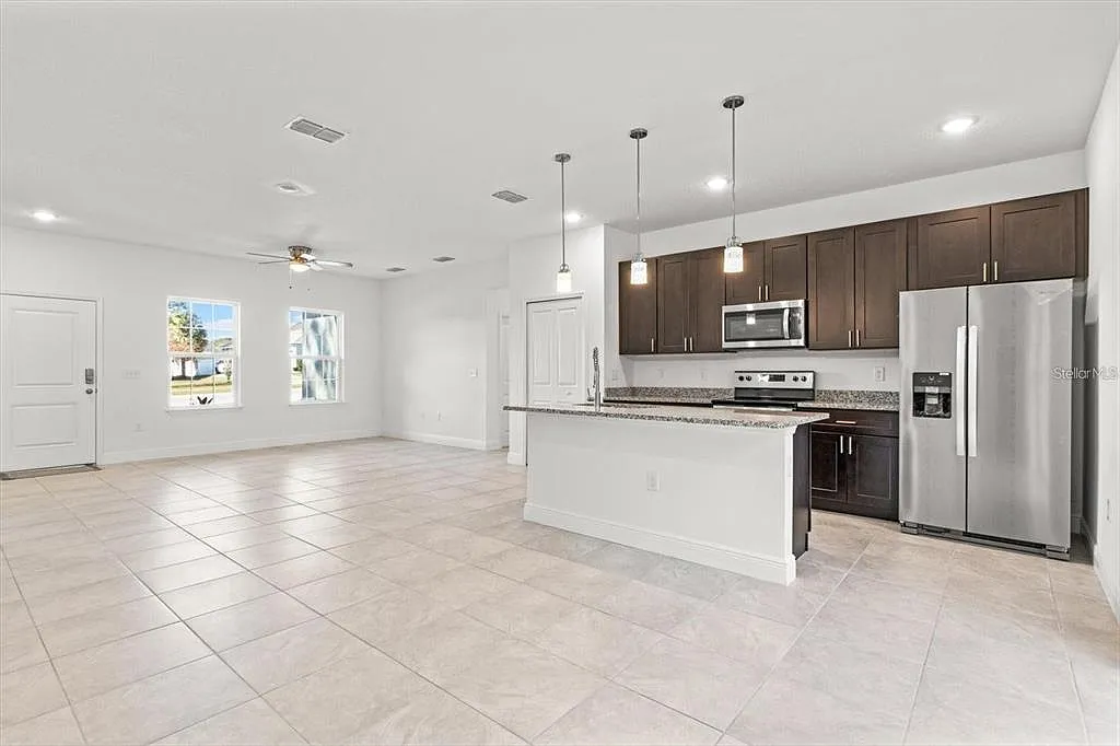 4 bed, 2.0 bath, 1578 sqft, $2,300 — Photo 4