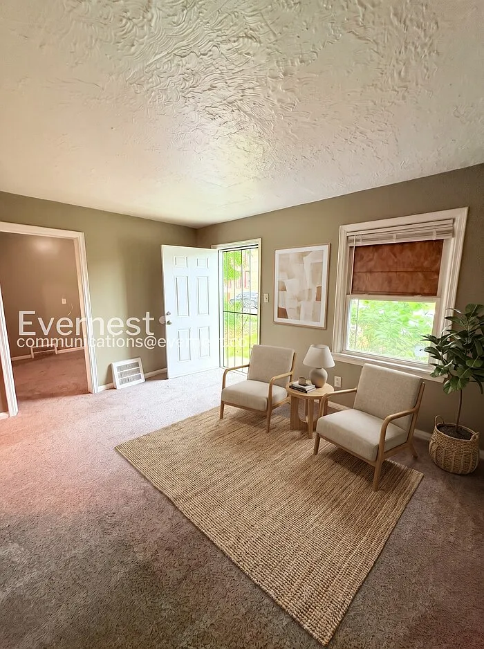3 bed, 1.0 bath, 810 sqft, $1,295 — Photo 2