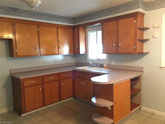 5th image of 267 E 257th St