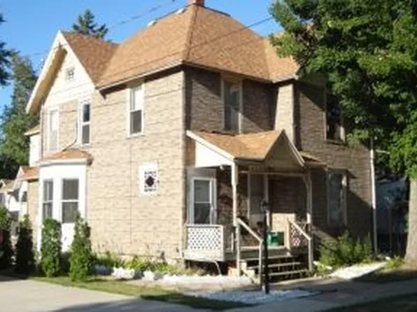 109 W Sumner St, Weyauwega, WI 54983