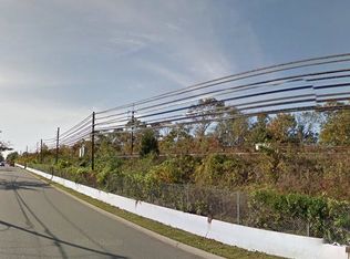 500 Trolley Line Rd, Babylon, NY 11702