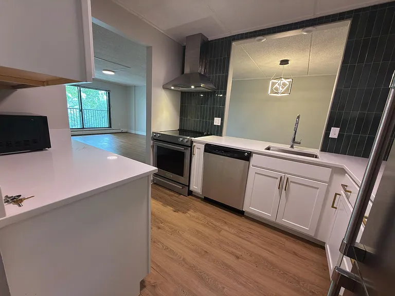 10501 Cedar Lake Rd #511 — Photo 3