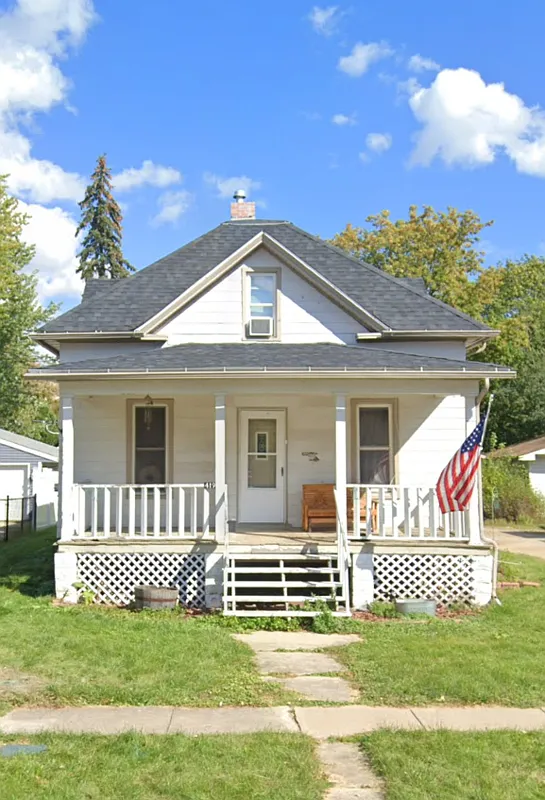 3 bed, 1.0 bath, $1,499 — Photo 1