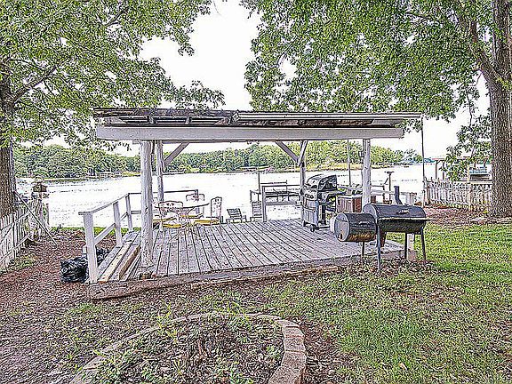 3rd image of 1107 Lakeshore Dr