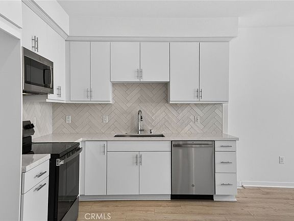 4th image of 722 Tropicana Pl