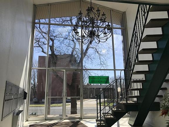 2nd image of 2719 W Reservoir Blvd Suite B8