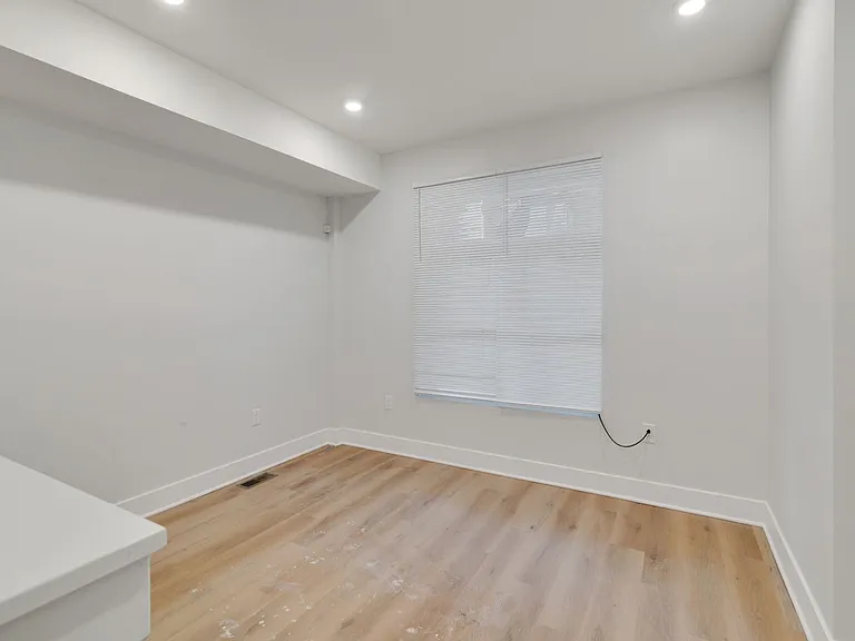 1723 Memorial Ave — Photo 12