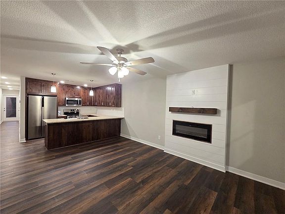 3rd image of 32 E 7th St