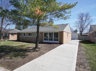 745 E Thacker St, Des Plaines, IL 60016