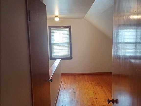 4th image of 21271 Goller Ave
