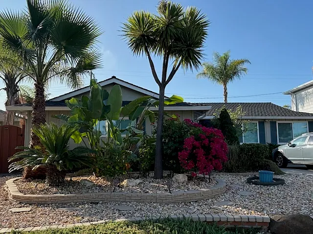 3 bed, 1294 sqft, $4,950 — Photo 1
