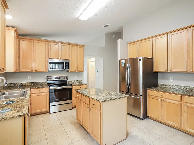 952 Silver Spring Ct — Photo 6