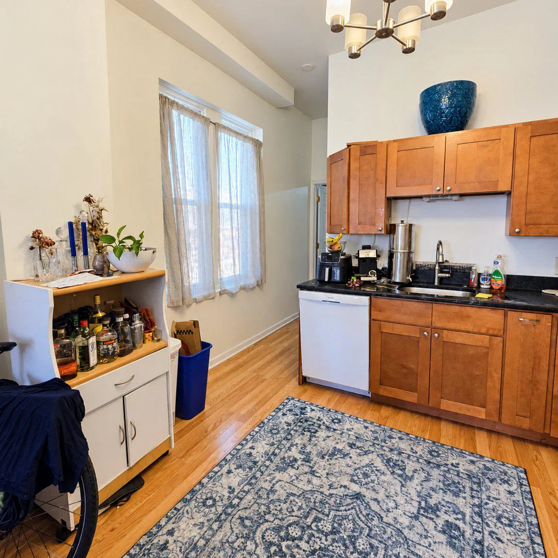 1 bed, 1.0 bath, 750 sqft, $1,300 — Photo 3