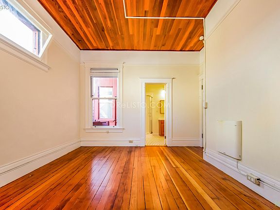 4th image of 1661 Oak St #5