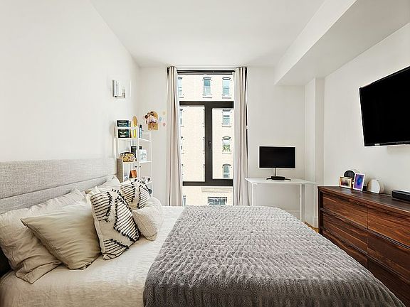 5th image of 47 Bridge St APT 3A