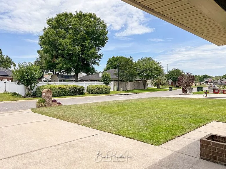 2080 Stennis Dr — Photo 43