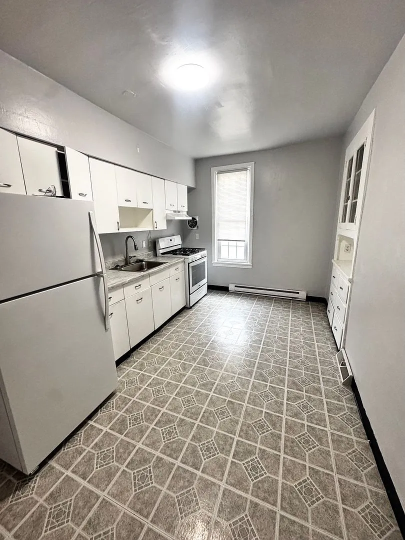 725 Chartiers Street — Photo 2