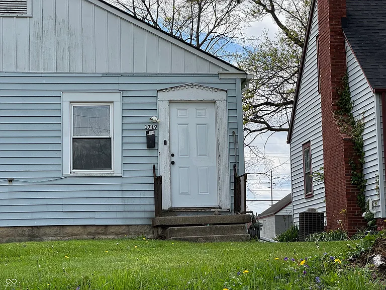 1719 Johnson Ave — Photo 1