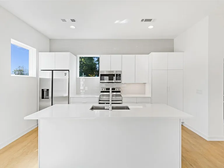 6012 Hudson St #3 — Photo 7