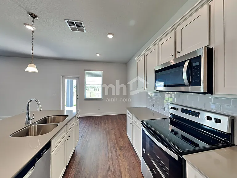 14628 Cedar Mill Dr — Photo 3