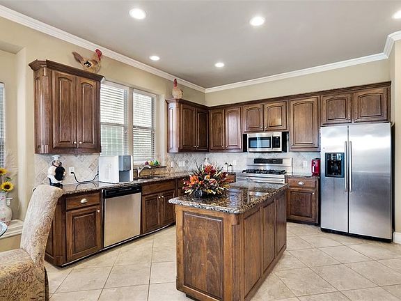 3rd image of 2609 Woodpark Dr