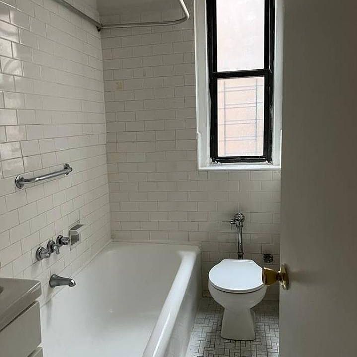 2nd image of 401 7th Ave S #1