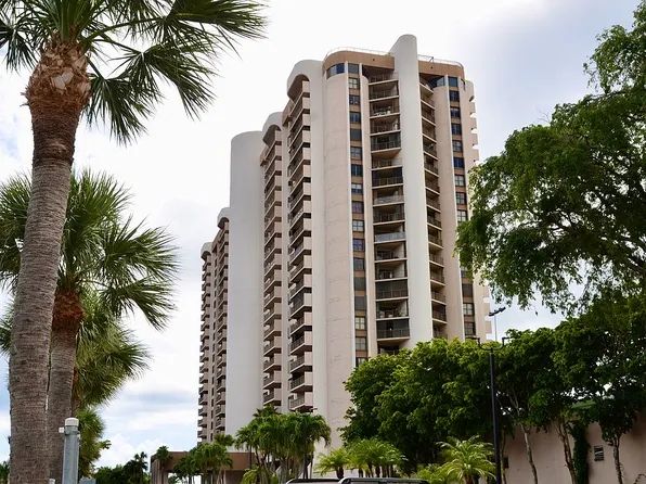 1800 NE 114th St APT 905, Miami, FL 33181