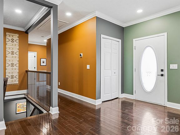 5th image of 150 White Pine Dr