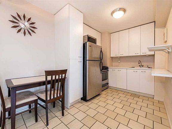 4th image of 370 W Broadway APT 5L