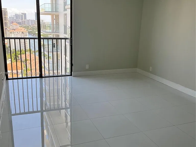 19707 Turnberry Way #24A — Photo 12
