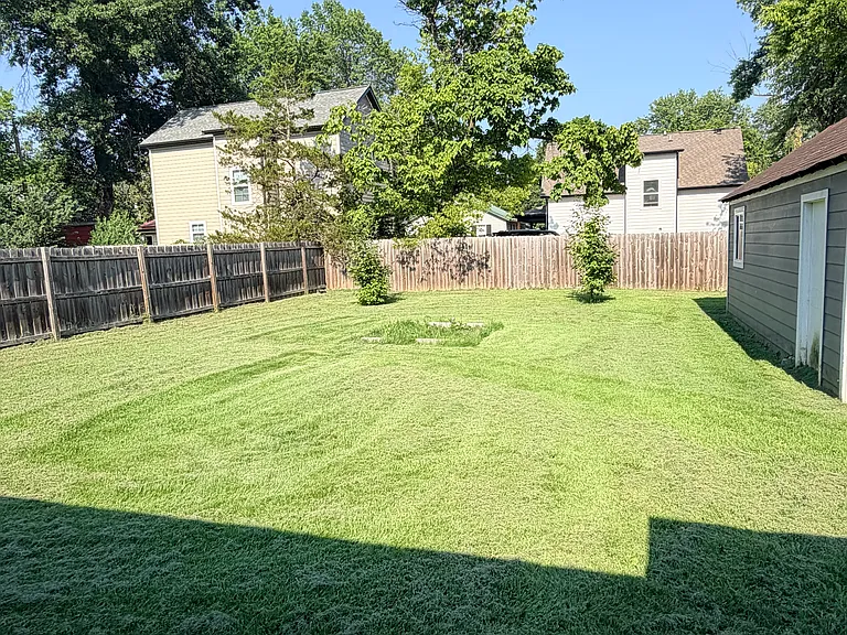 1416 S College Ave — Photo 12