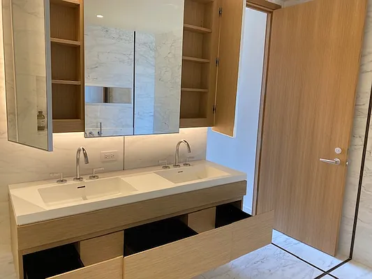 Rented by Kingstone Realty Inc | media 14