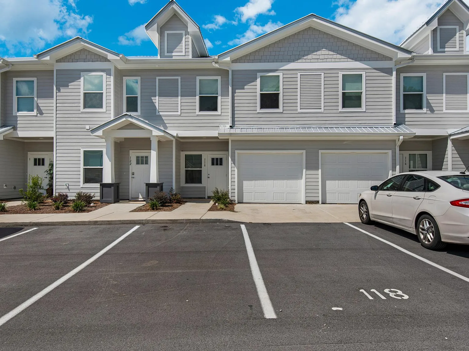 178 Date Palm Ln — Photo 1
