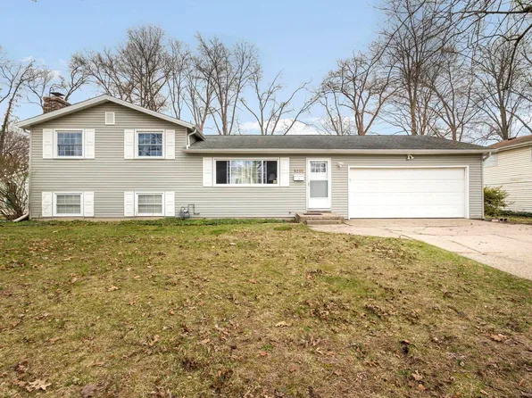 1518 Hass Dr, South Bend, IN 46635