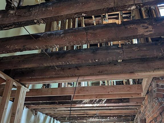 5th image of 503 E 3rd St