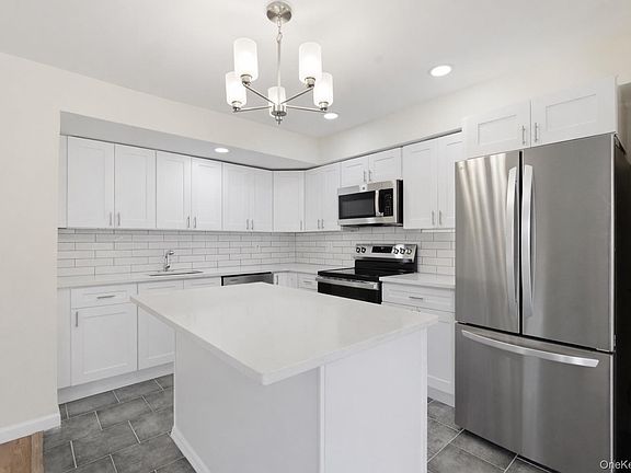 4th image of 41 Madison Avenue