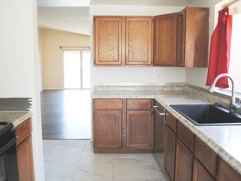 2121 N Villas Ln — Photo 9