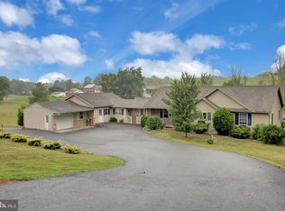 55 Meadow Ln, Loysville, PA 17047