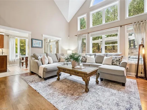 317 Winterburg Ct, Waterloo, ON N2V 2S8