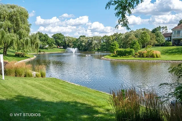3 bed, 2.5 bath, 1458 sqft, $3,400 — Photo 3