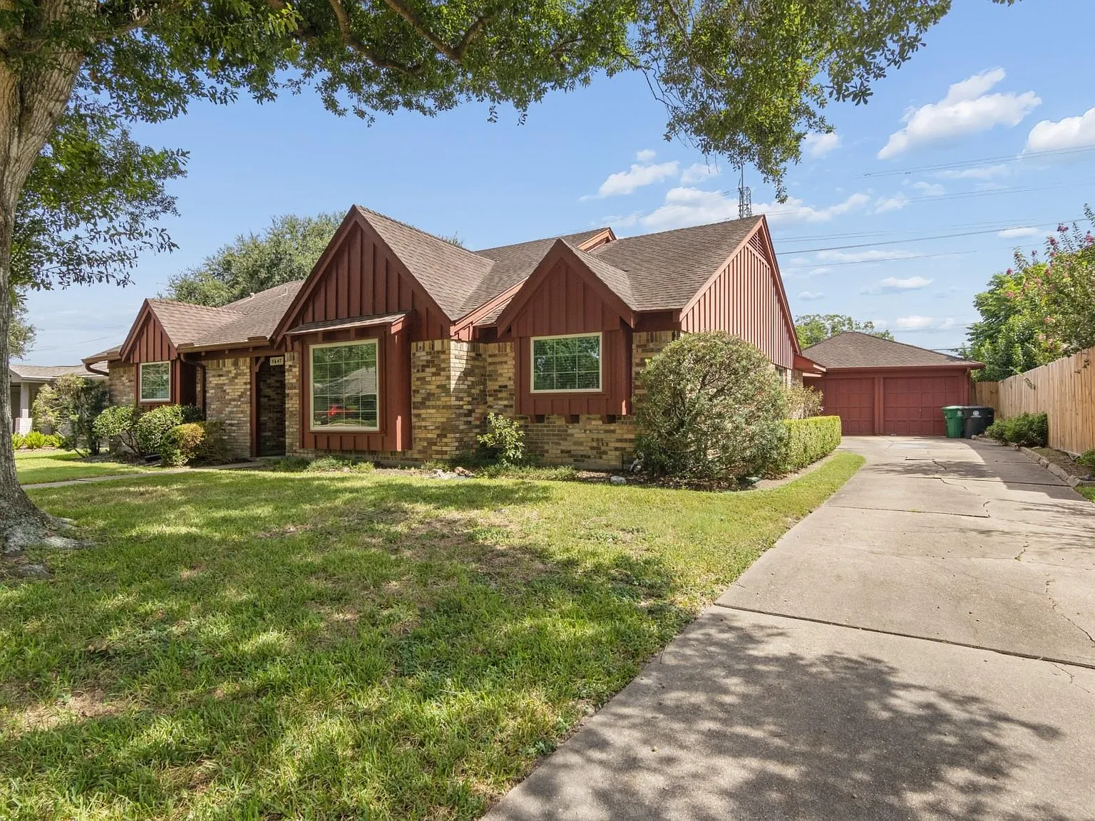 3 bed, 2.0 bath, 1997 sqft, $2,600 — Photo 2