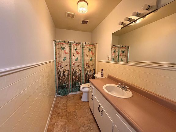 4th image of 1310 Bradley Ln