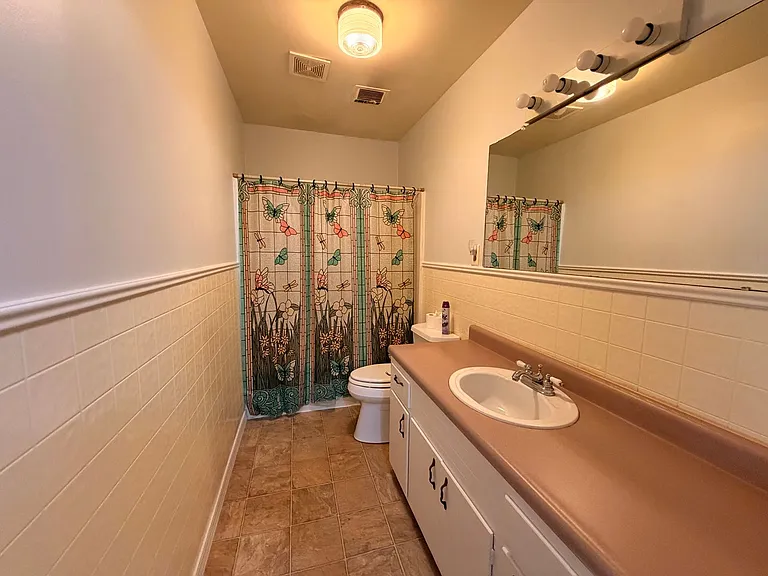 1310 Bradley Ln — Photo 4