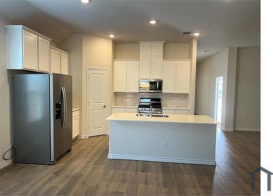 3rd image of 10509 Fountain Gate St